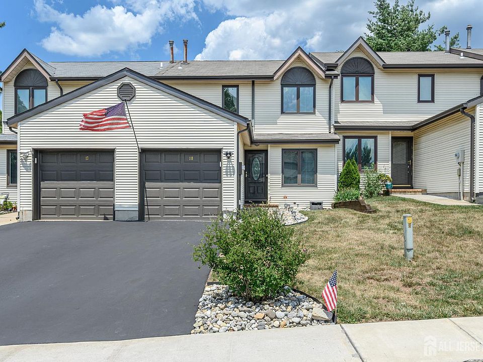1st image of 18 Holly Ct