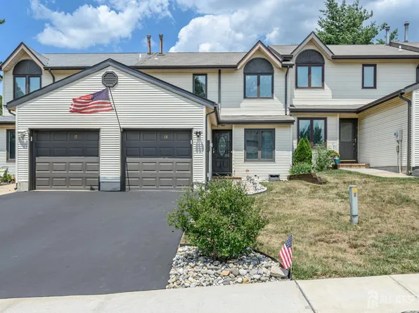 18 Holly Ct, Flemington, NJ 08822