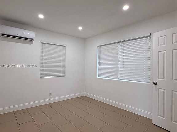 4th image of 6723 NE Miami Pl #6725