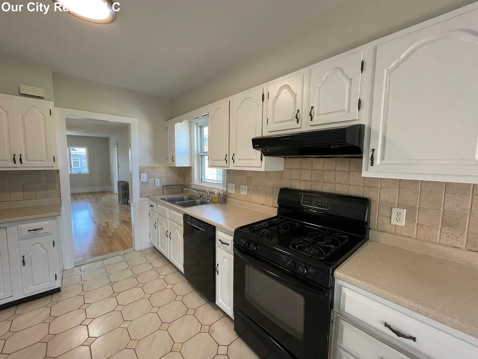 3 bed, $3,000 — Photo 2