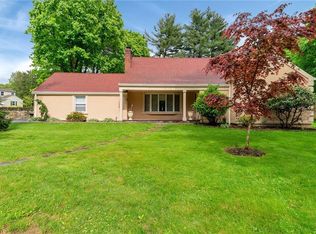 35 Stephen Dr, Pleasantville, NY 10570