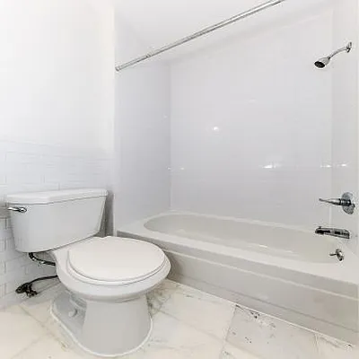 Rented by Icon Realty Management | media 9