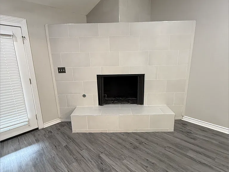 2425 Coleshire Dr — Photo 8