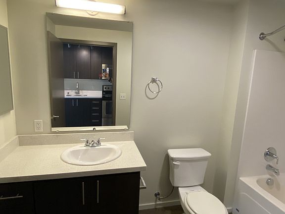 4th image of 204 5th Ave N #715