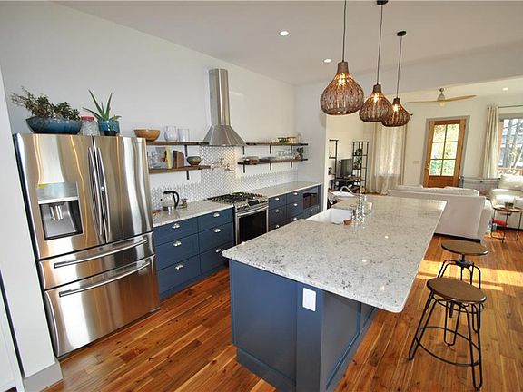 2nd image of 4004 Carrollton Ave