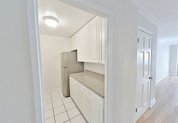 3rd image of 210 W 89th St APT 5F
