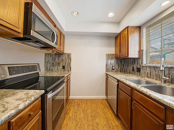 4th image of 1022 E 5th St #6