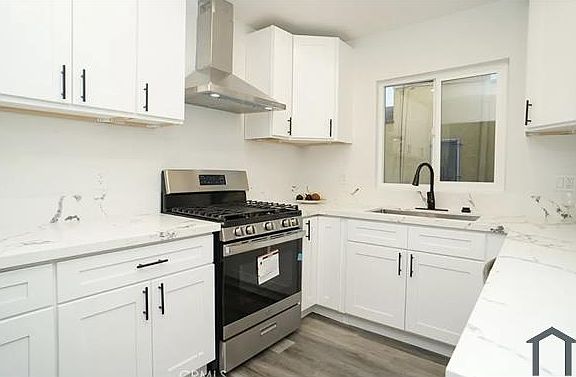 4th image of 550 W 103rd St