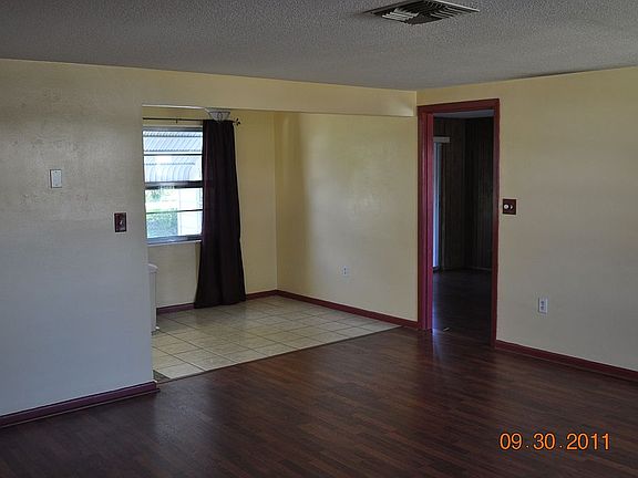 Living Room/Dining Area