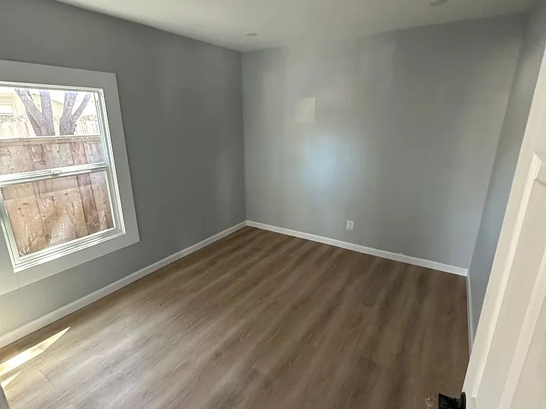 135 Market St — Photo 4
