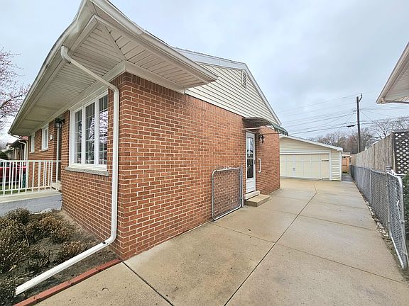 3rd image of 37713 Castle Dr