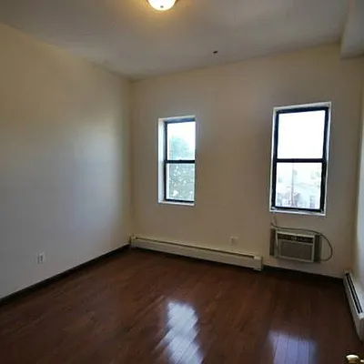 Rented by Rennit Inc. | media 35