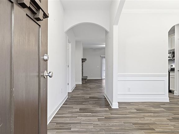 3rd image of 131 Estateside Dr