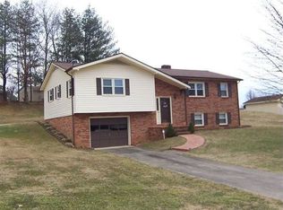 127 Palmer Ave, Hudson, NC 28638