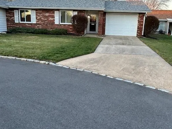 180B Mimosa Plz #B, Monroe Township, NJ 08831