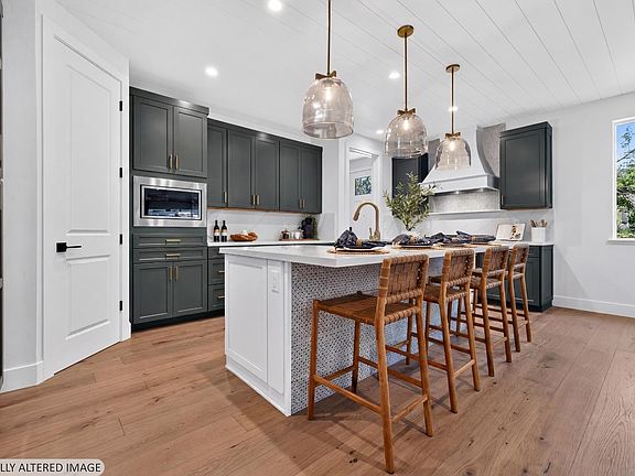 4th image of 1708 Redwood Avenue