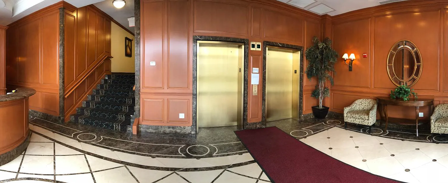Oxford Plaza — Photo 3