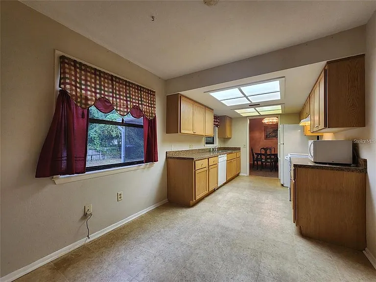 913 Russell Ave — Photo 13