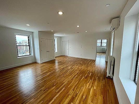 3rd image of 43 2nd Ave APT 6