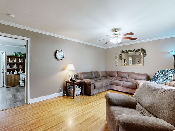 2nd image of 166 E Regent Dr