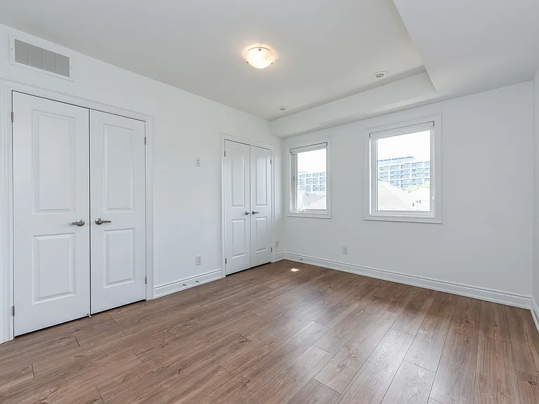1145 Ossington Ave — Photo 23