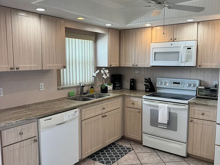 4550 Cove Cir #507 — Photo 30