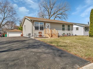 903 Cove Ave, Lockport, IL 60441