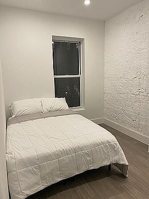 4th image of 482 Halsey St #1
