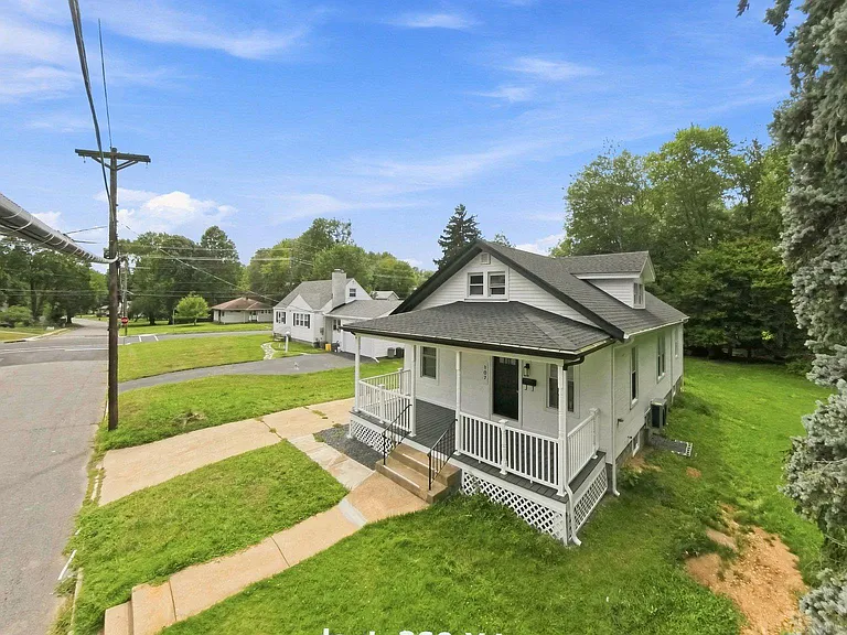 107 Broad Ave — Photo 32