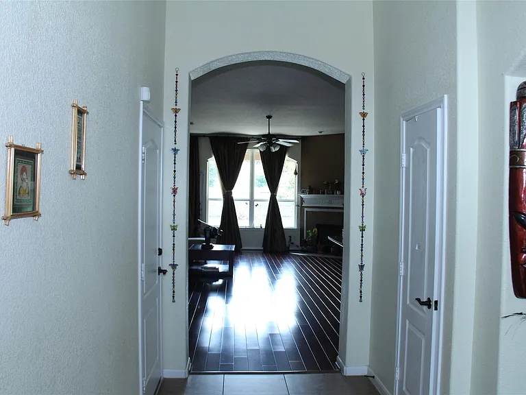 326 Trillium Dr — Photo 3