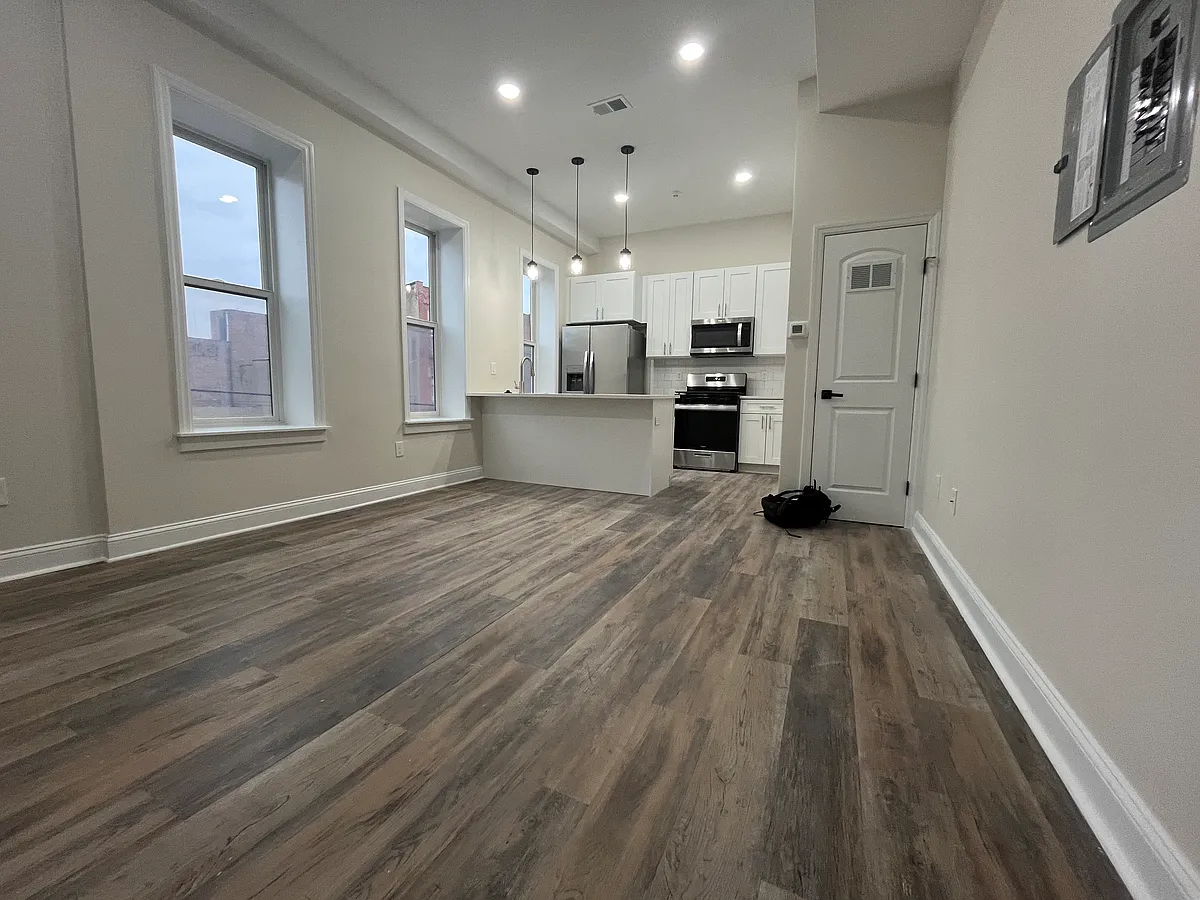 Building Photo - 1401 S Broad St #5