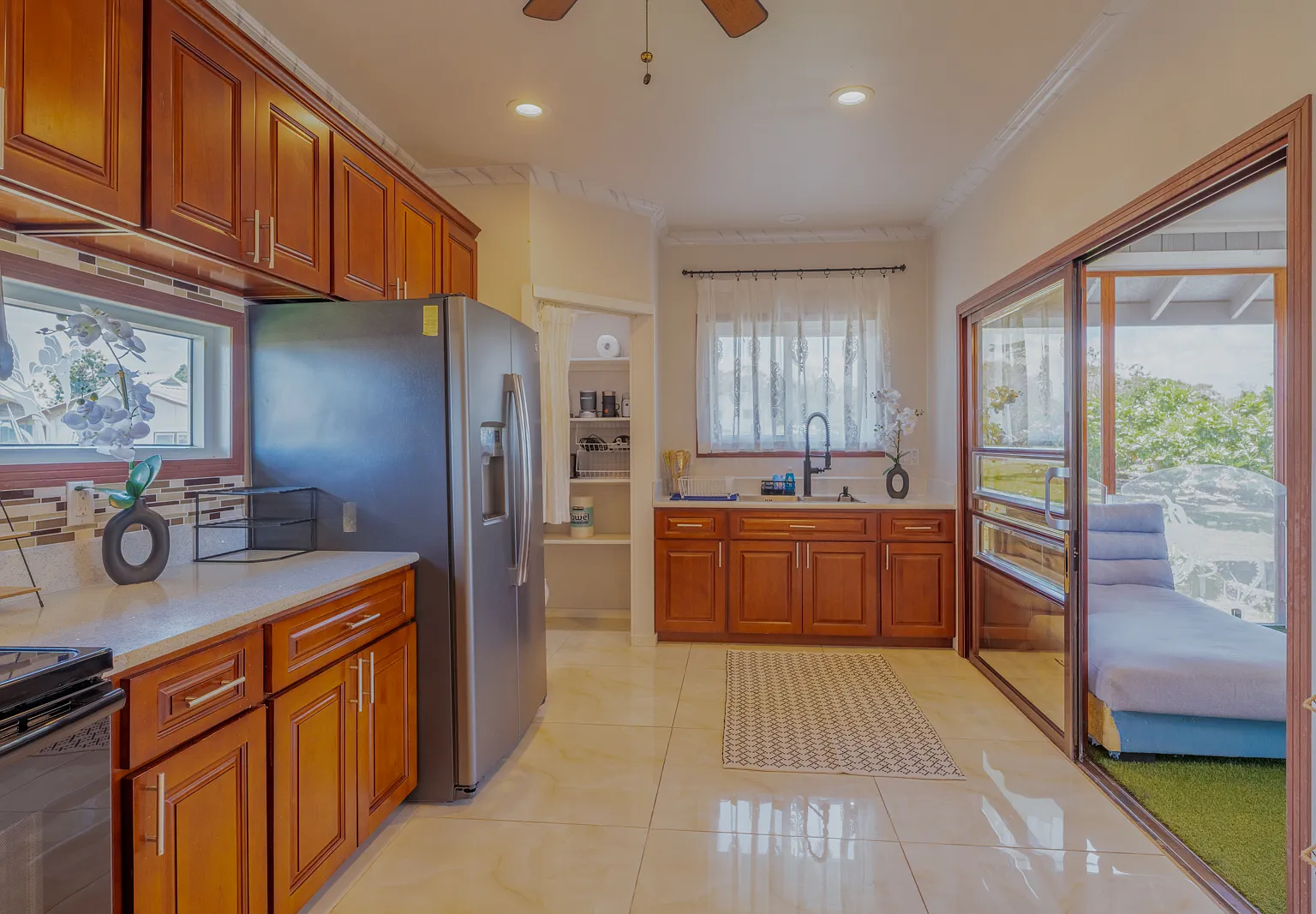 3 bed, 2.5 bath, 1900 sqft, $3,200 — Photo 3