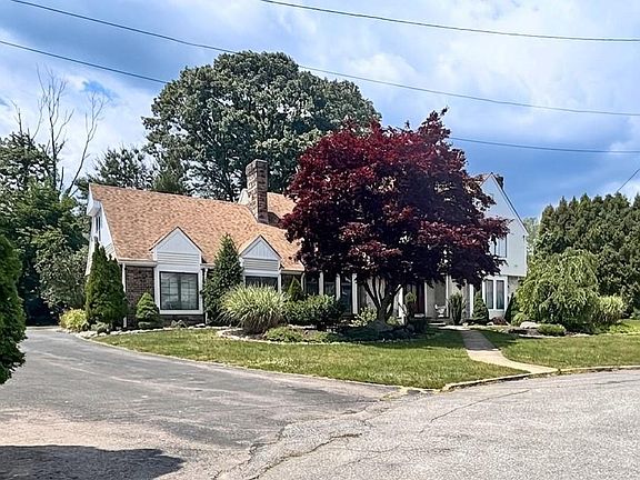 2nd image of 18 Ann Ct