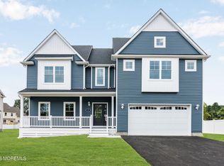 4 Potters Ct, Bayville, NJ 08721