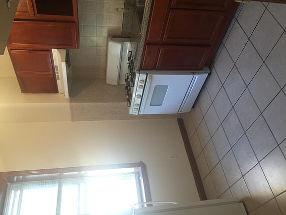 4th image of 2759 Matthews Ave