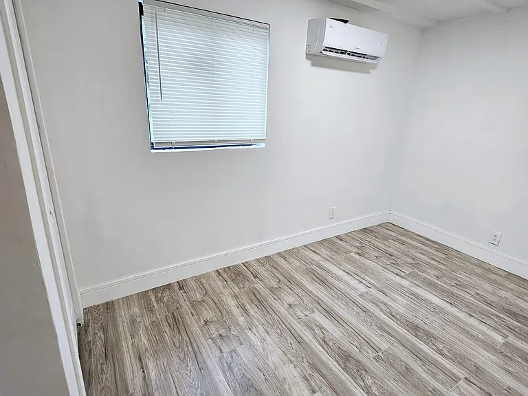 5000 SW 26th Ave — Photo 15