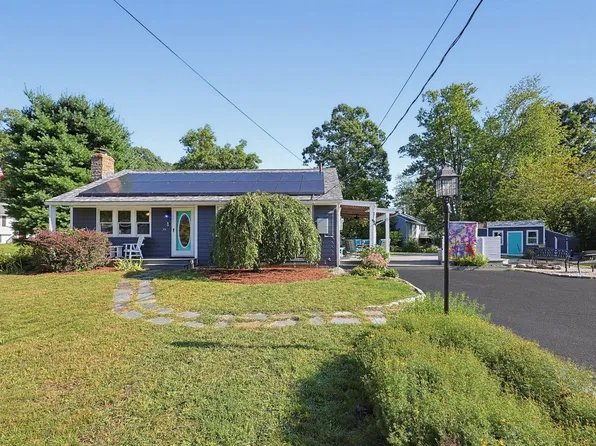 73 Hickory Rd, Attleboro, MA 02703