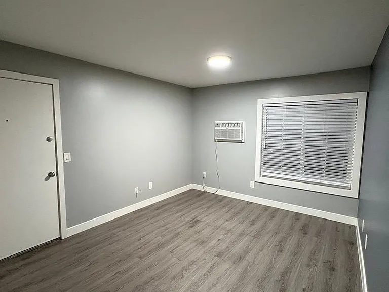 4999 Sterling Ct — Photo 3
