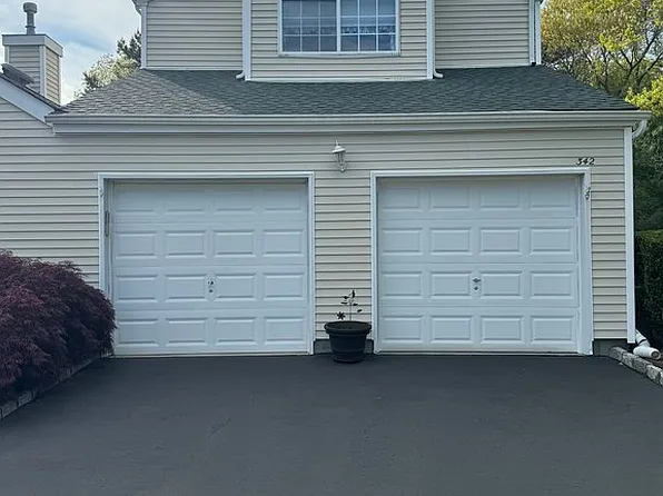342 Prairie Ct, Manorville, NY 11949