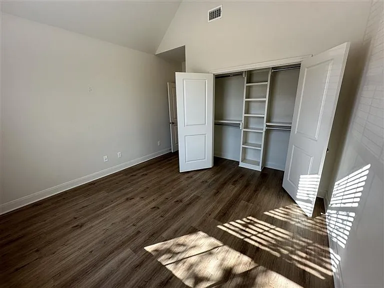 8406 Cambridge Rd — Photo 5