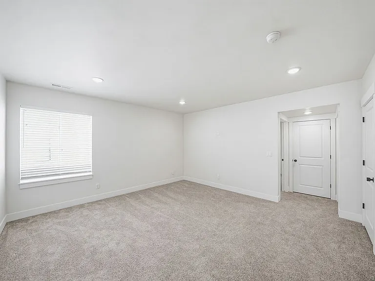 445 E River Ln — Photo 44