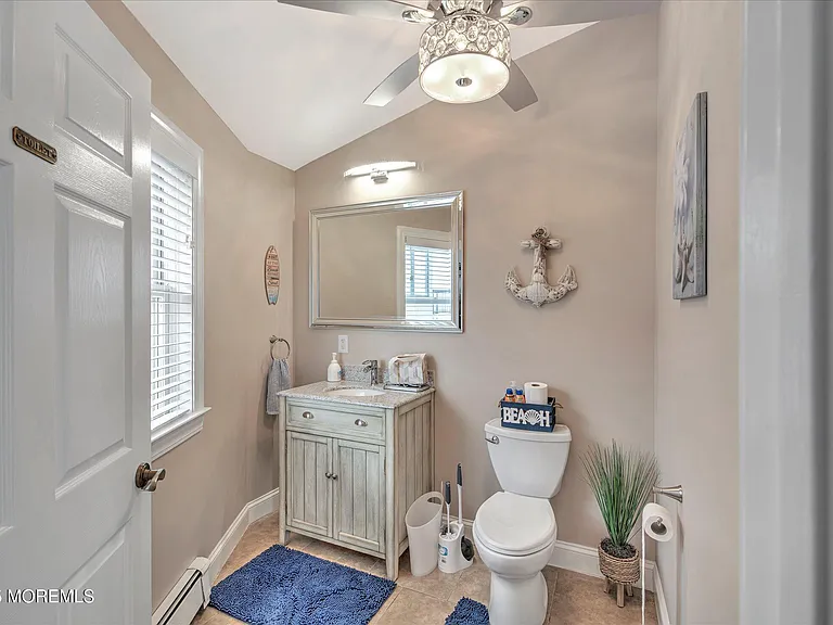 424 E Longport Ave — Photo 16