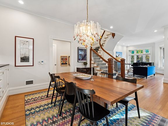 3rd image of 1332 E Madison Park