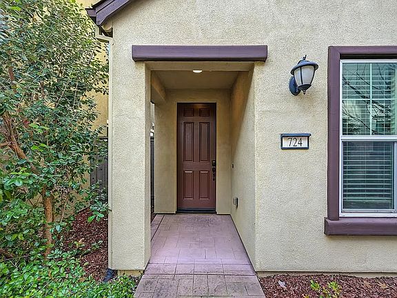 4th image of 724 Montblanc Pl