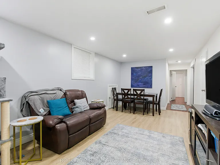 111 Britten Close #BASEMENT — Photo 3