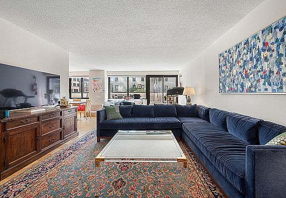 3rd image of 351 E 84th St APT 2D