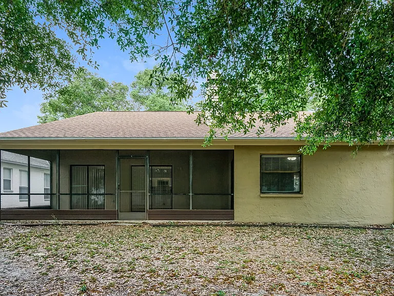 8046 Hathaway Dr — Photo 16