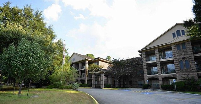 1st image of 2807 Kings Crossing Dr