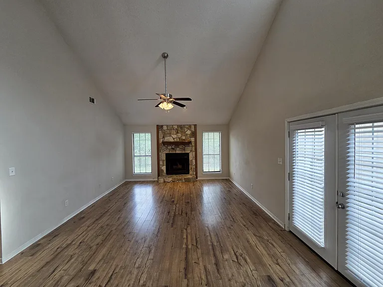 2113 Wilderness Path — Photo 3