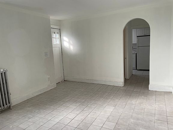 5th image of 3253 Cambridge Ave APT 1